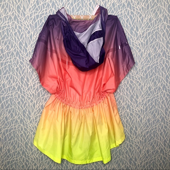 Nike Sunset Windbreaker Poncho. - Picture 7 of 8